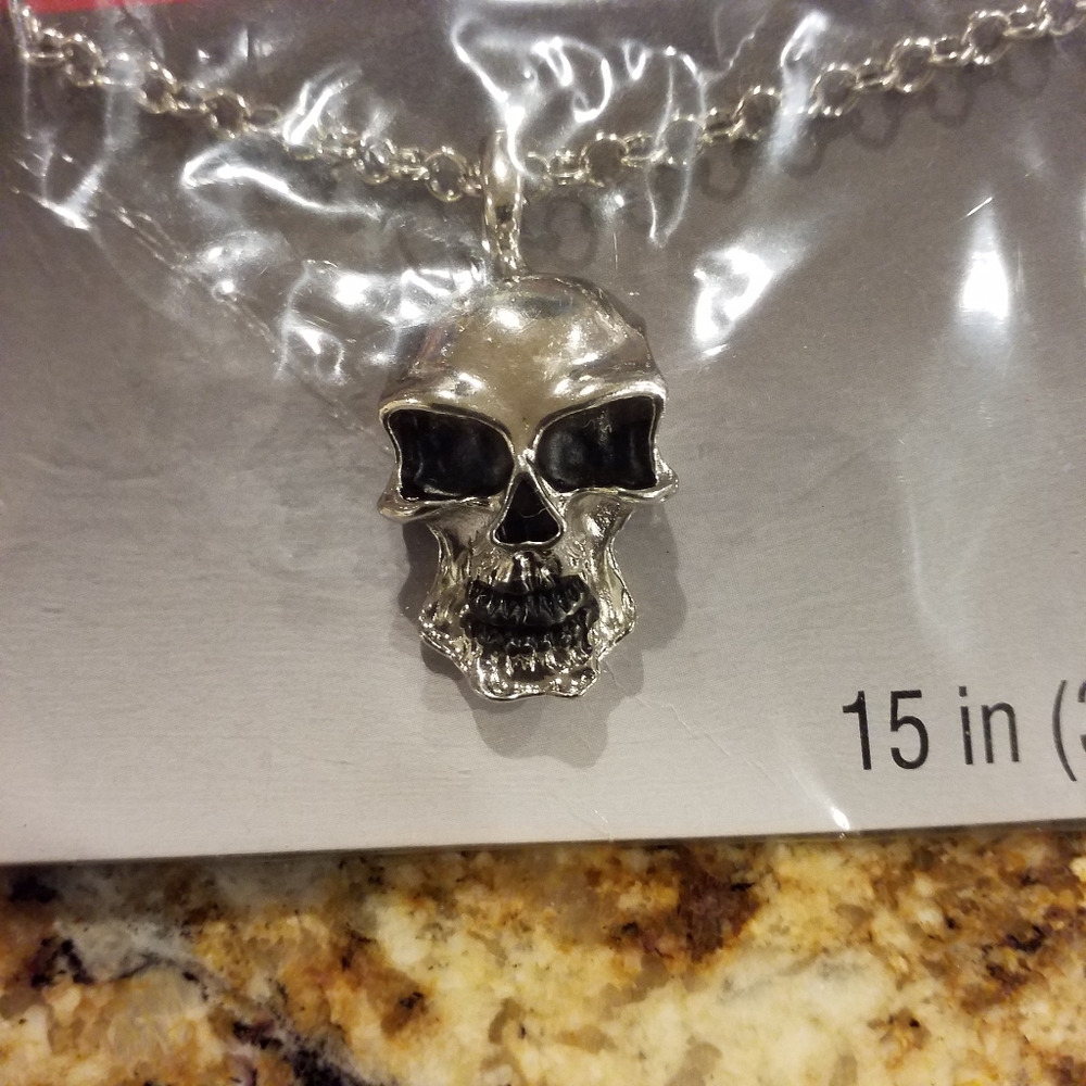 Skull Necklace. NEW. Halloween